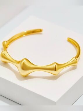 NEW 18k Gold Plated Cuff Bangle Bracelet